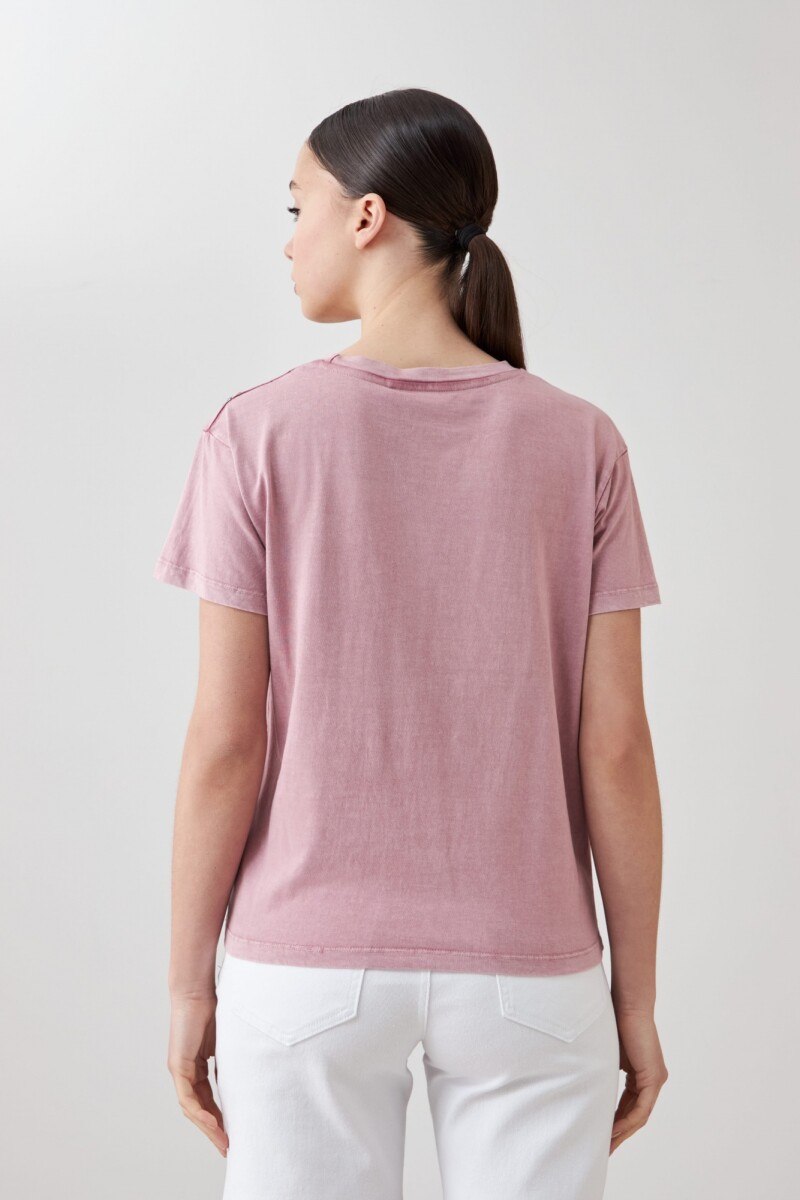 Remera con tachas rosa pastel