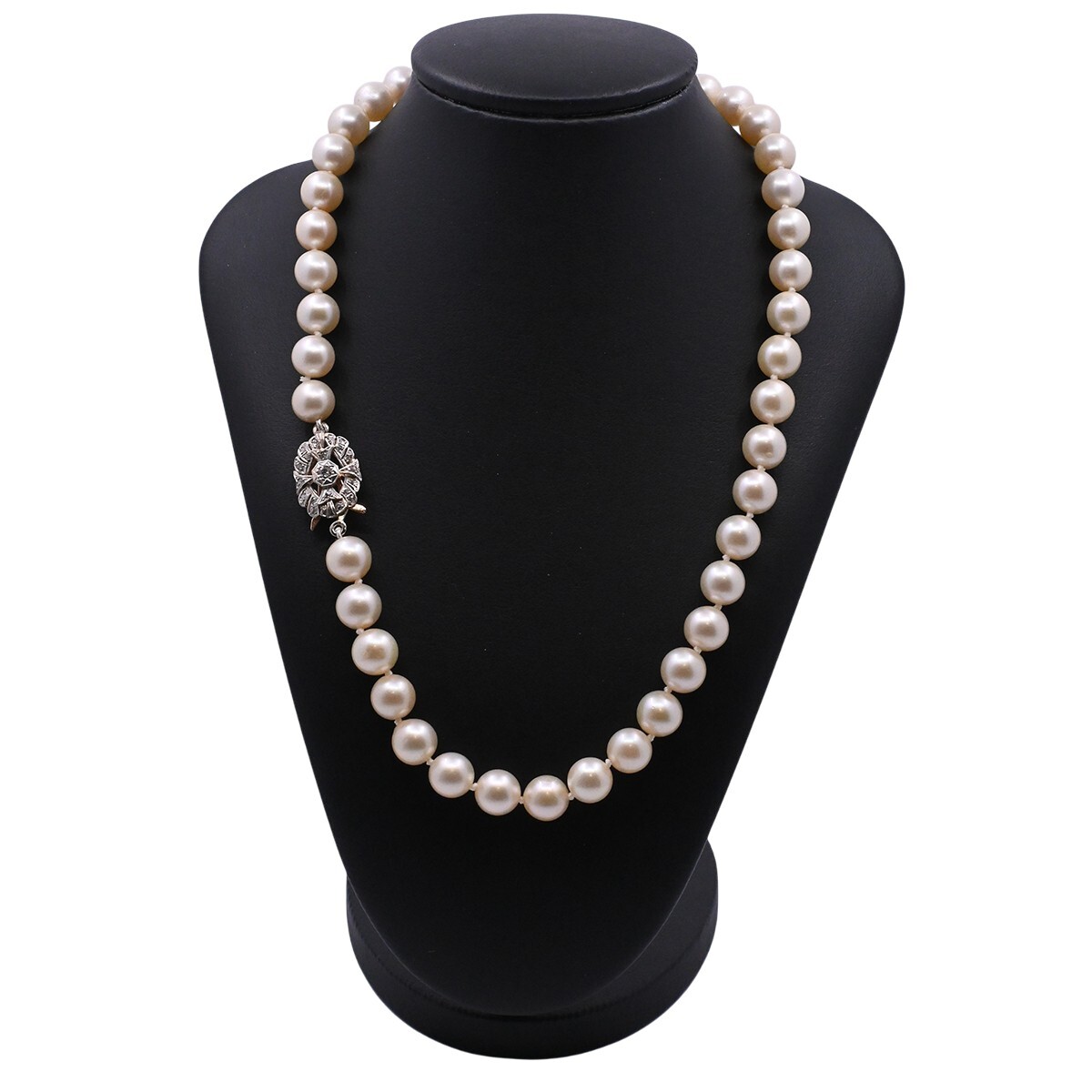 Collar perlas de cultivo y broche oro 18k 2 tonos con brillante y diamantes. 