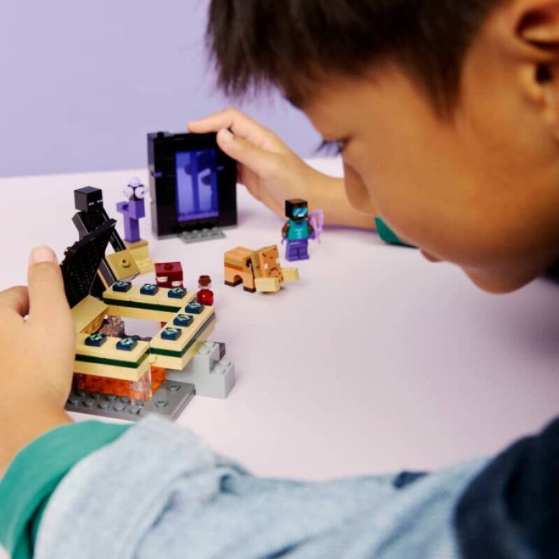 LEGO® Minecraft® Viaje por los Portales del Nether y End LEGO® Minecraft® Viaje por los Portales del Nether y End