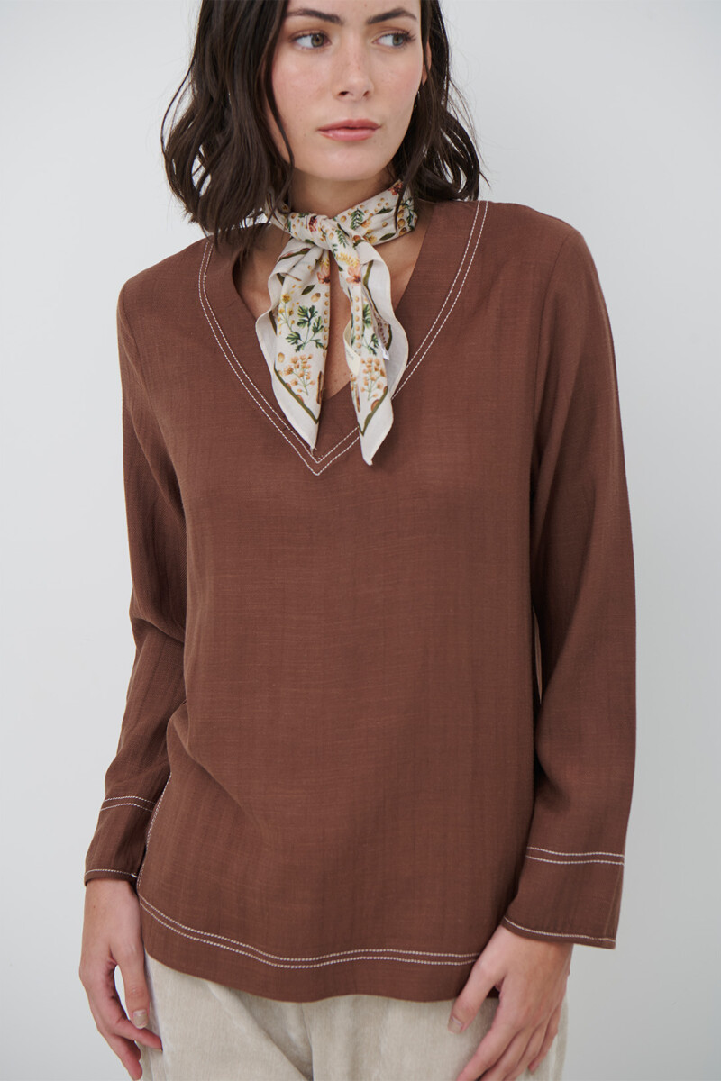 BLUSA ESCOTE V MARRON