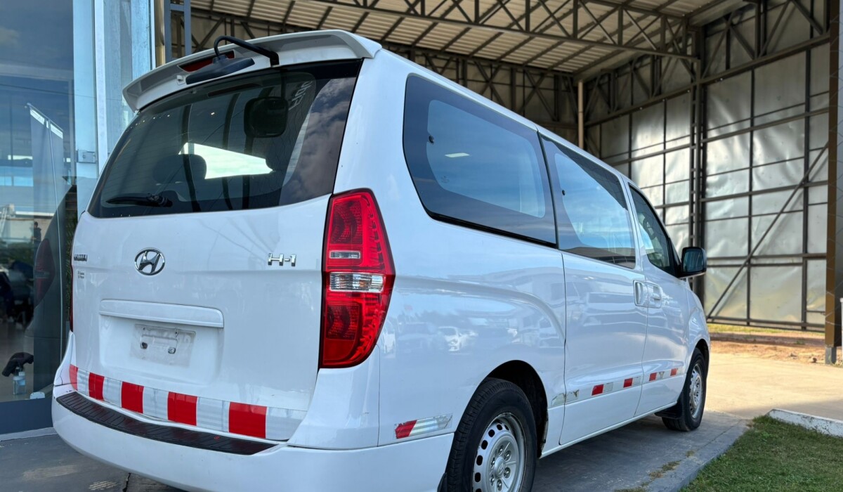 Hyundai H1 12Plz Minibus Diesel - 2014 Hyundai H1 12Plz Minibus Diesel - 2014