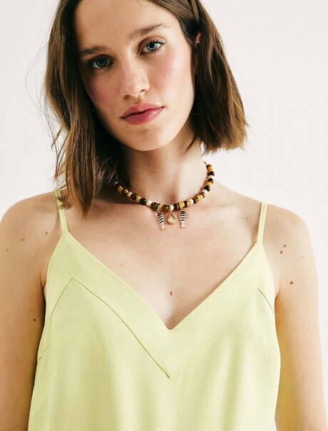BLUSA CON DESCOTE VERDE