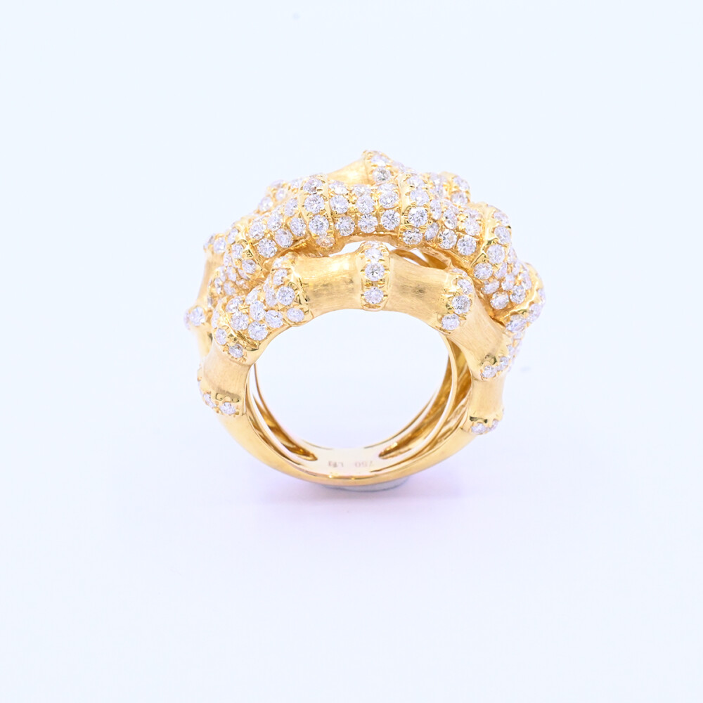 Anillo oro 18k con brillantes. Anillo oro 18k con brillantes.