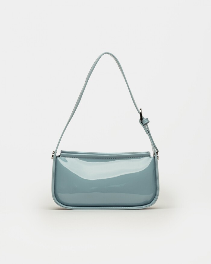 Cartera al hombro Leaf en efecto cuero charol Celeste