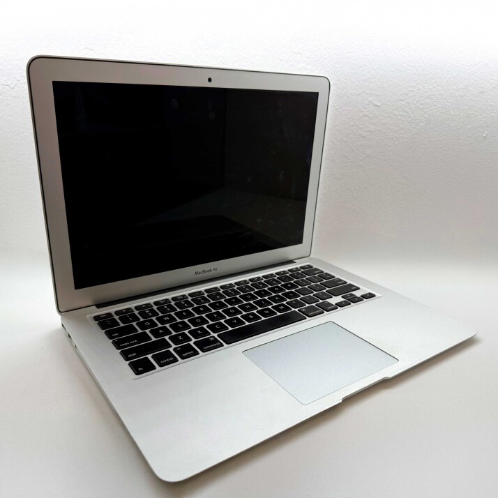 MacBook Air 2017 - 8GB RAM MacBook Air 2017 - 8GB RAM