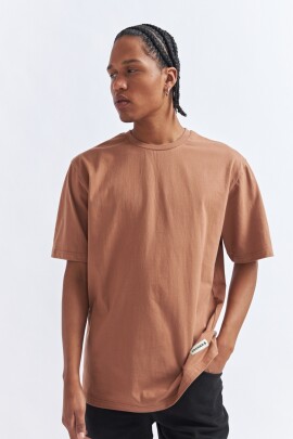 REMERA ÁLVARO MARRON