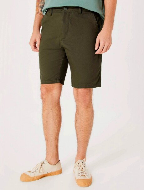 BERMUDA BÁSICA MODELO CHINO VERDE