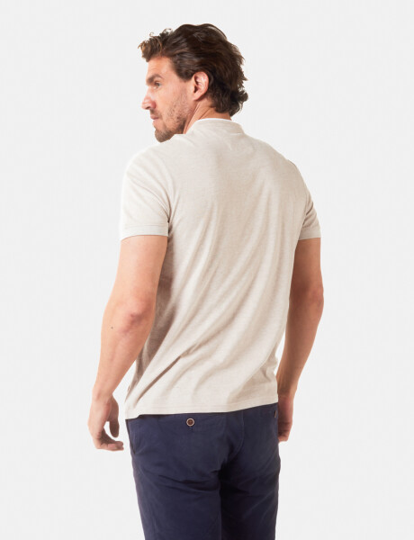 REMERA LISA CUELLO MAO Beige