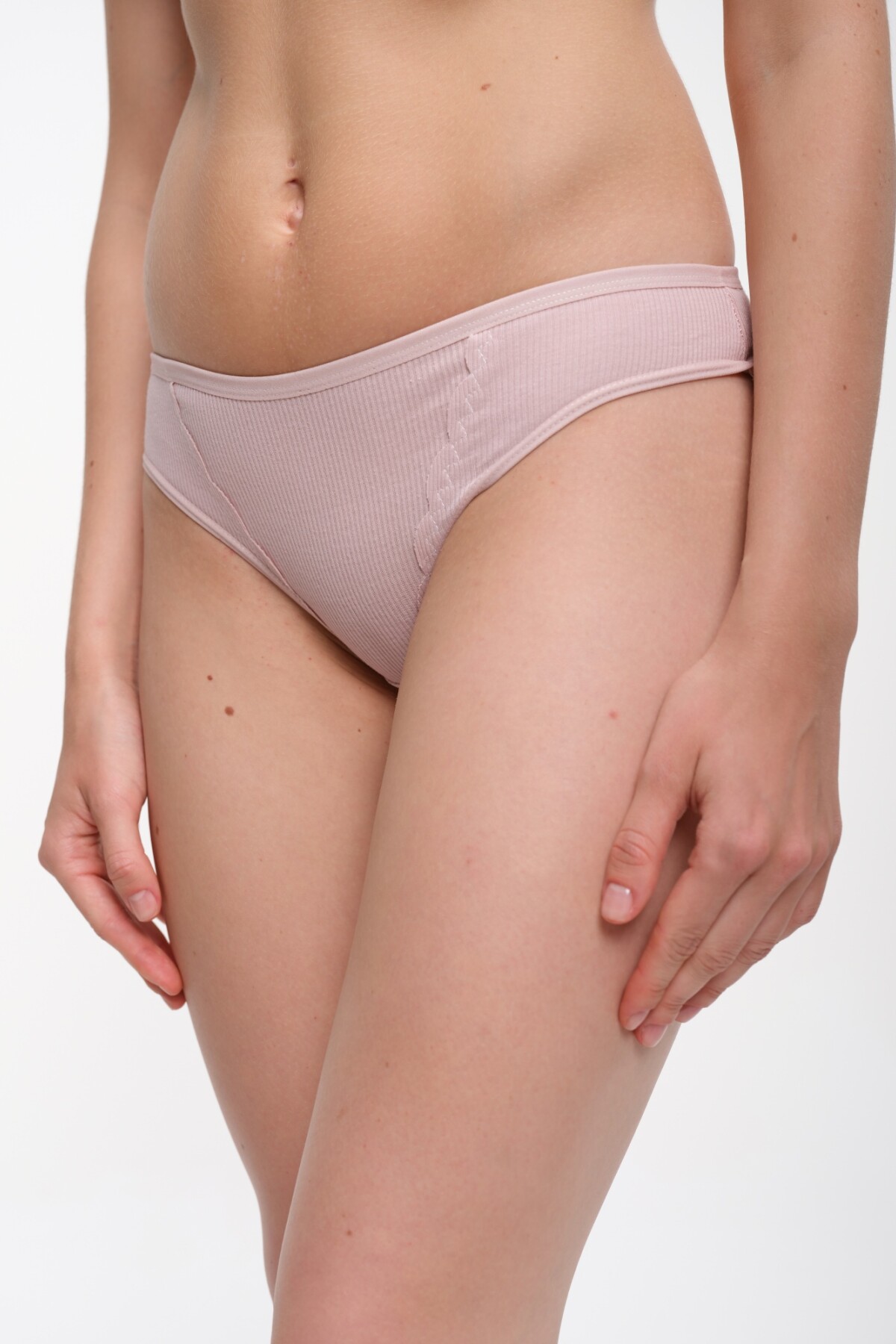 Colaless Vivian Visón