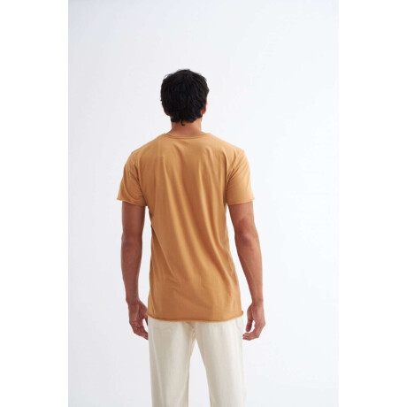 Remera básica Calt Camel