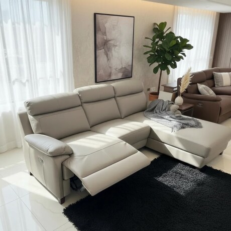 SOFA SILLÓN CON CHAISE RECLINABLE RETRACTIL CON SISTEMA ELECTRICO Y EN CUERO GENUINO SOFA SILLÓN CON CHAISE RECLINABLE RETRACTIL CON SISTEMA ELECTRICO Y EN CUERO GENUINO
