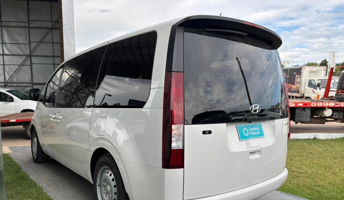 Hyundai H1 Staria Mbus 10Plz Diesel - 2023 Hyundai H1 Staria Mbus 10Plz Diesel - 2023