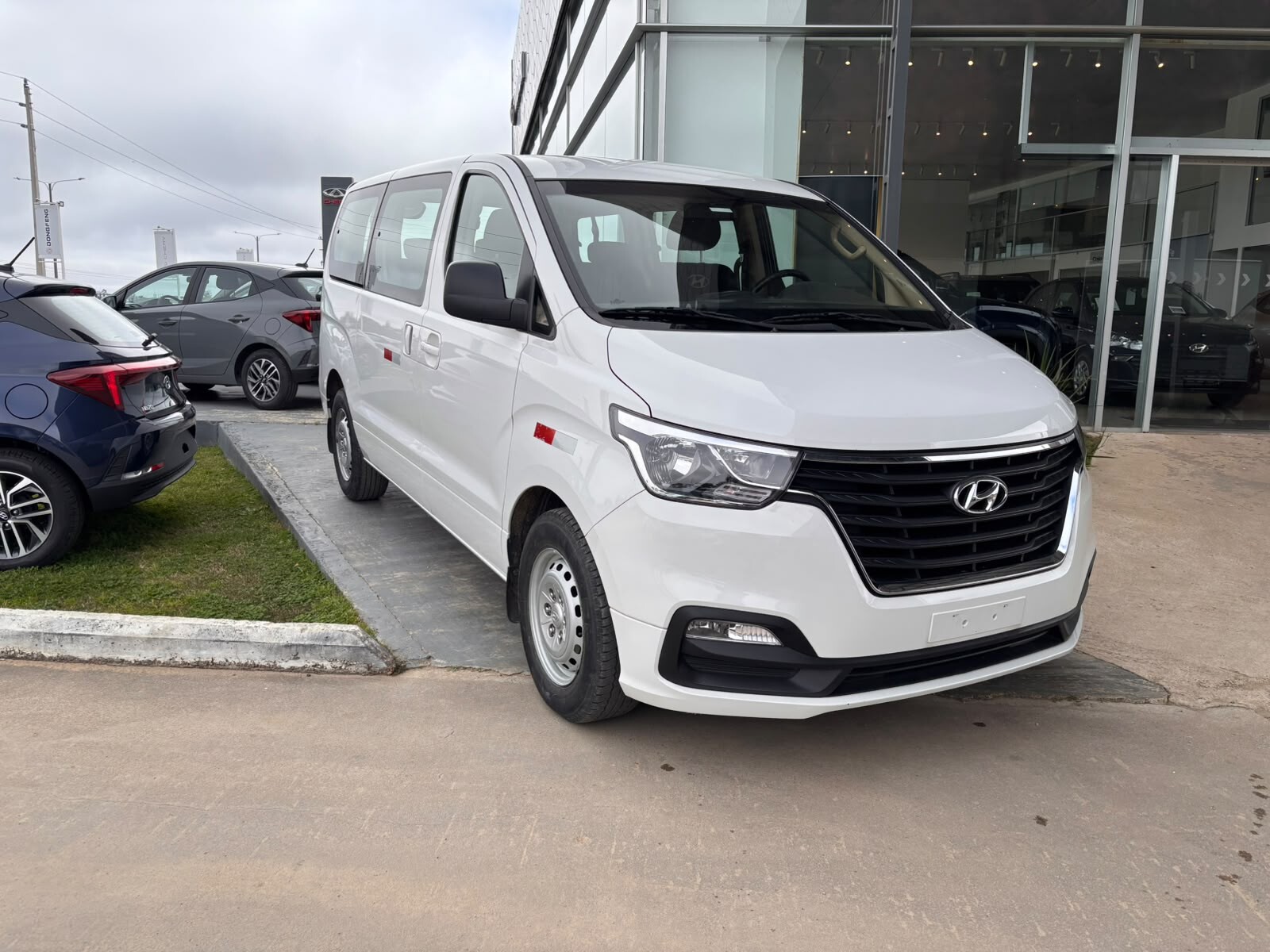 Hyundai H1 Minibus 9 Plz Diesel - 2020 