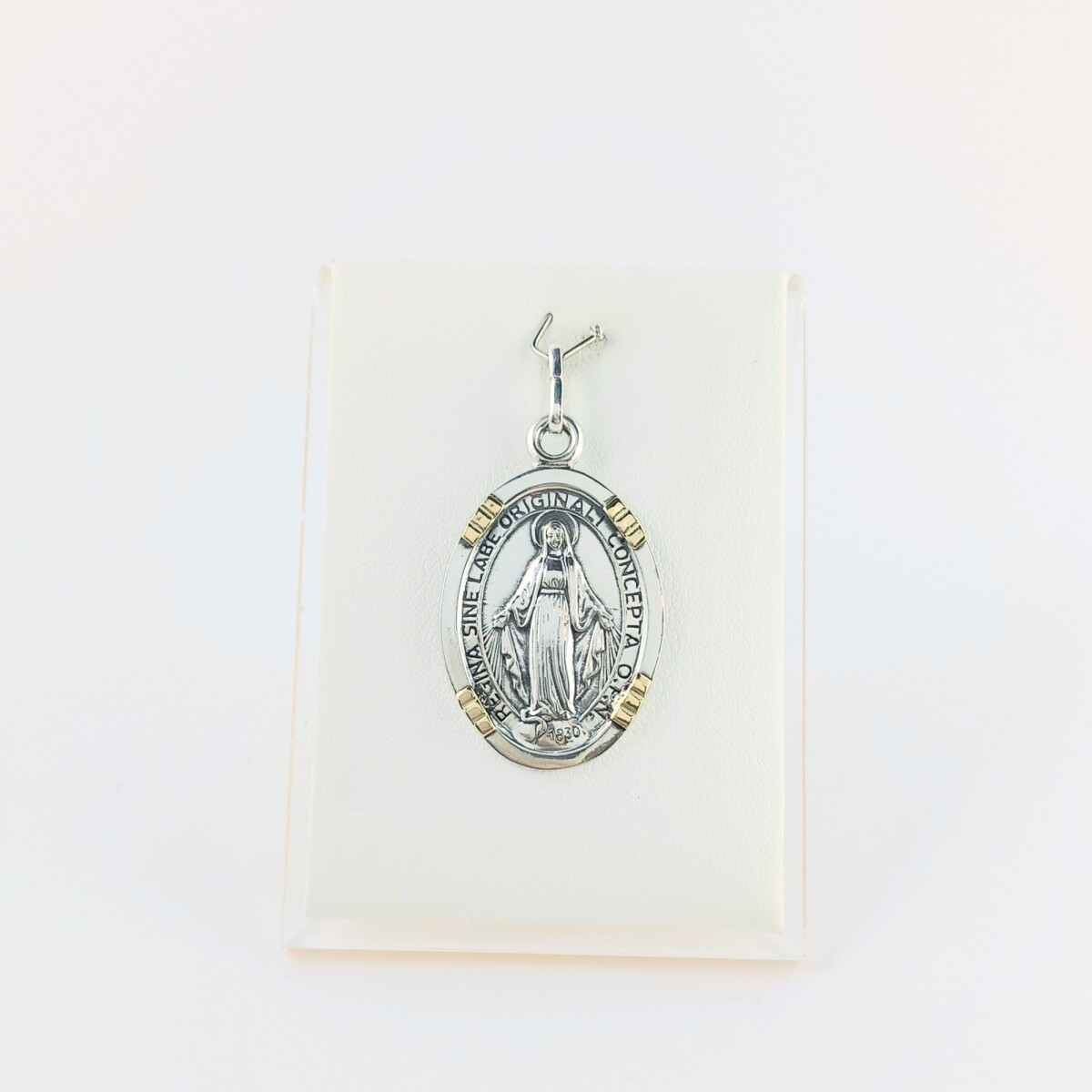 Medalla de la Virgen Milagro en plata 925 con detalles en double de oro 18 ktes. 