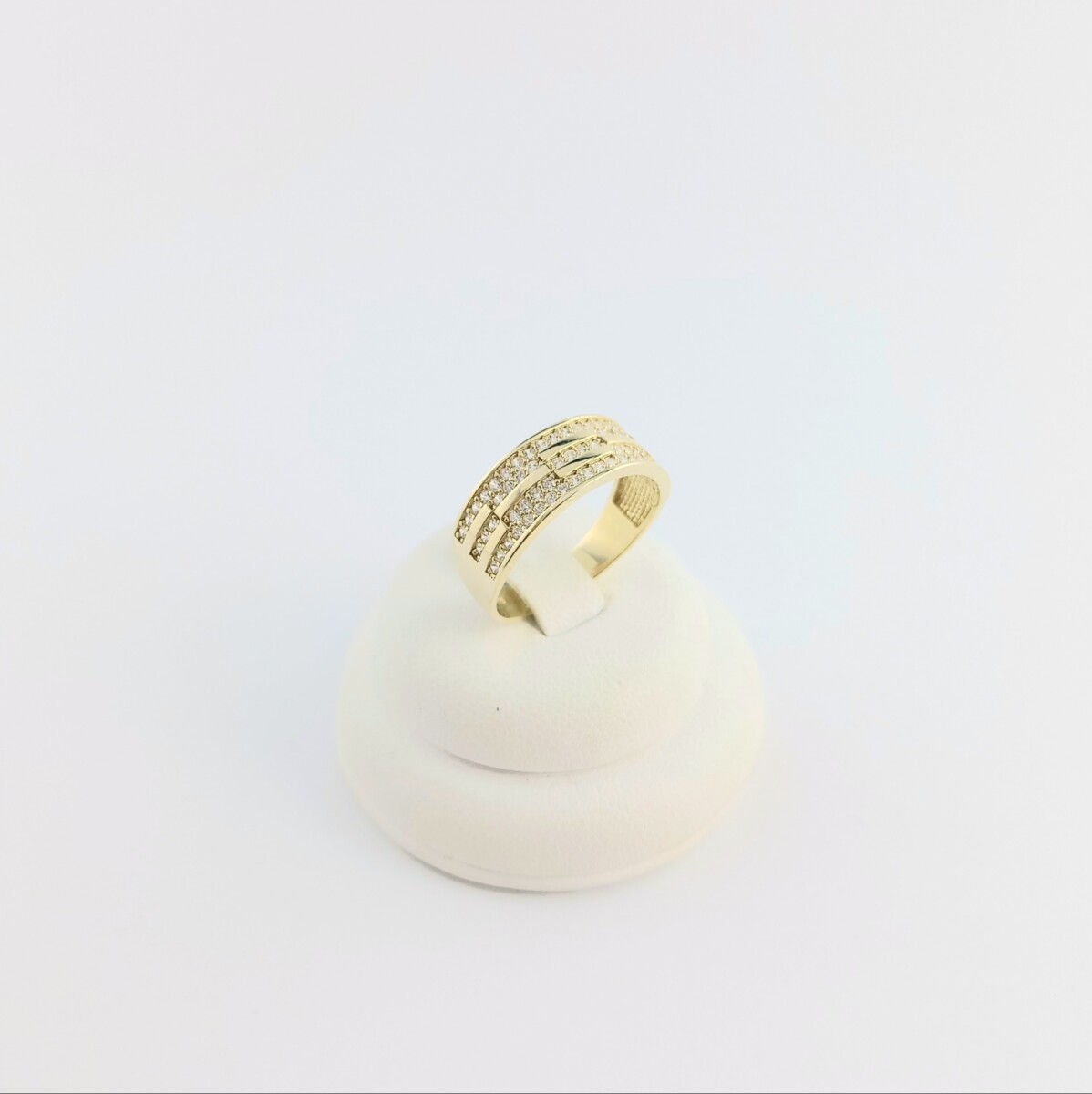 Anillo Uniqua en oro 10 ktes con circonias. 