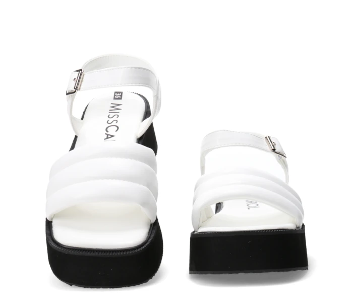 Sandalia CORK Con pulsera y capellada capitoneada White