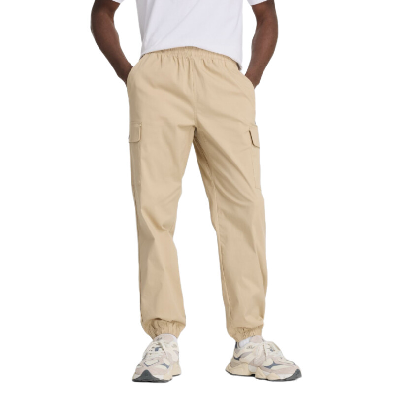 Pantalon New Balance Twill Cargo Jogger - Beige Pantalon New Balance Twill Cargo Jogger - Beige