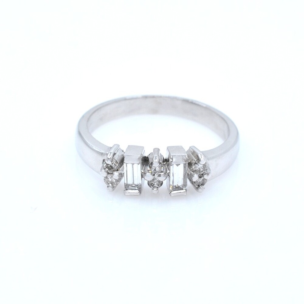 Anillo platino con brillantes baguette y redondos Anillo platino con brillantes baguette y redondos