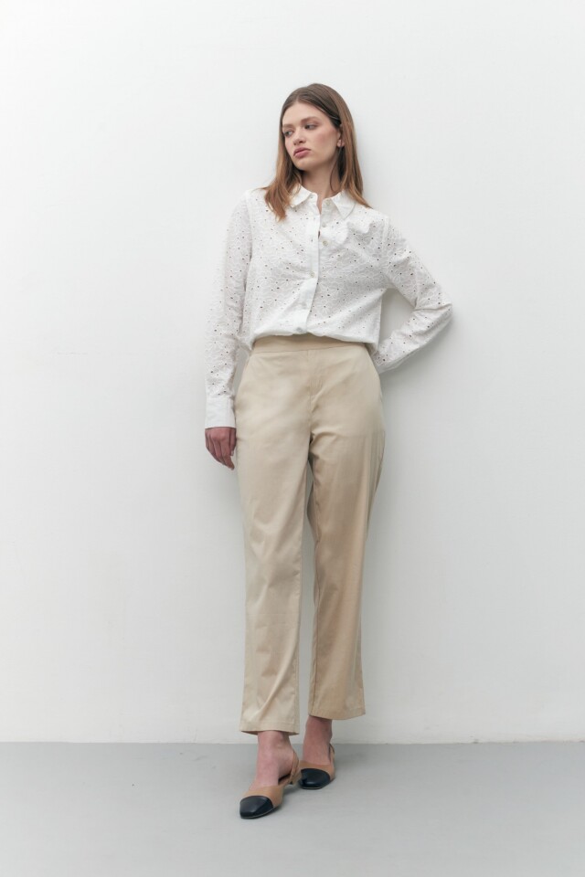 Pantalón recto beige