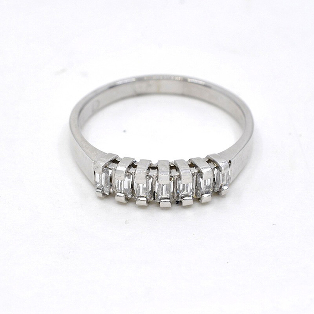 Anillo En Platino Con Brillantes Baguette Anillo En Platino Con Brillantes Baguette