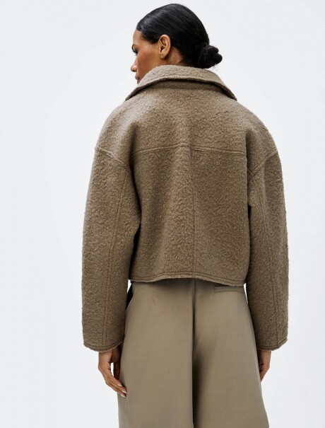 CAMPERA CON BOLSILLOS GRIS