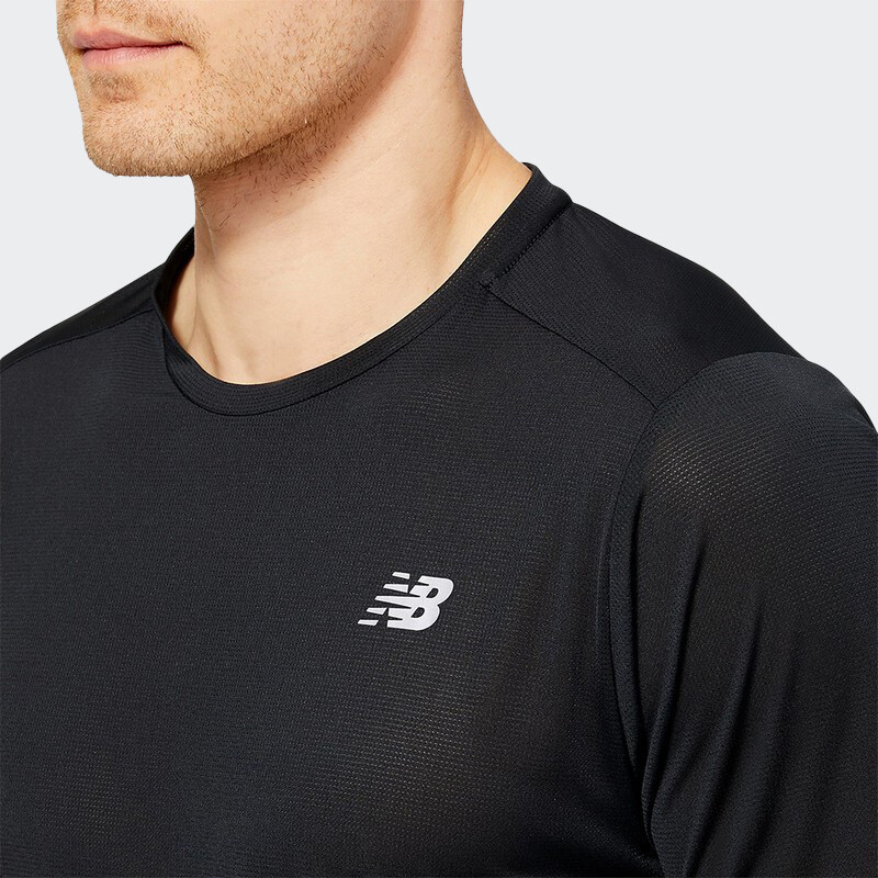 Remera New Balance Accelerate Negro