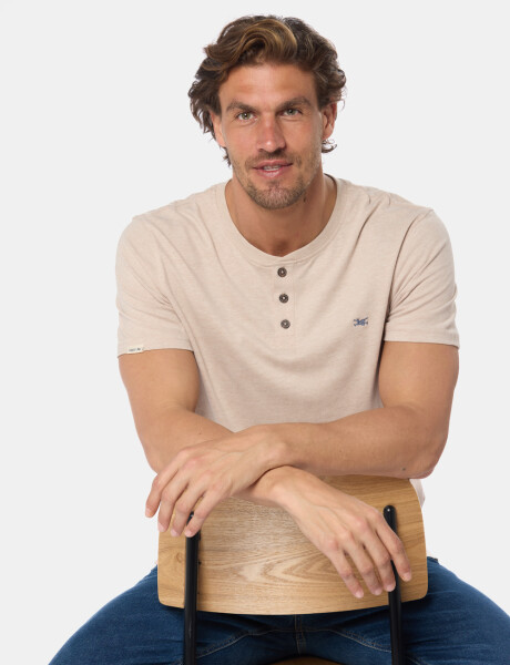 REMERA LISA CUELLO MAO Beige