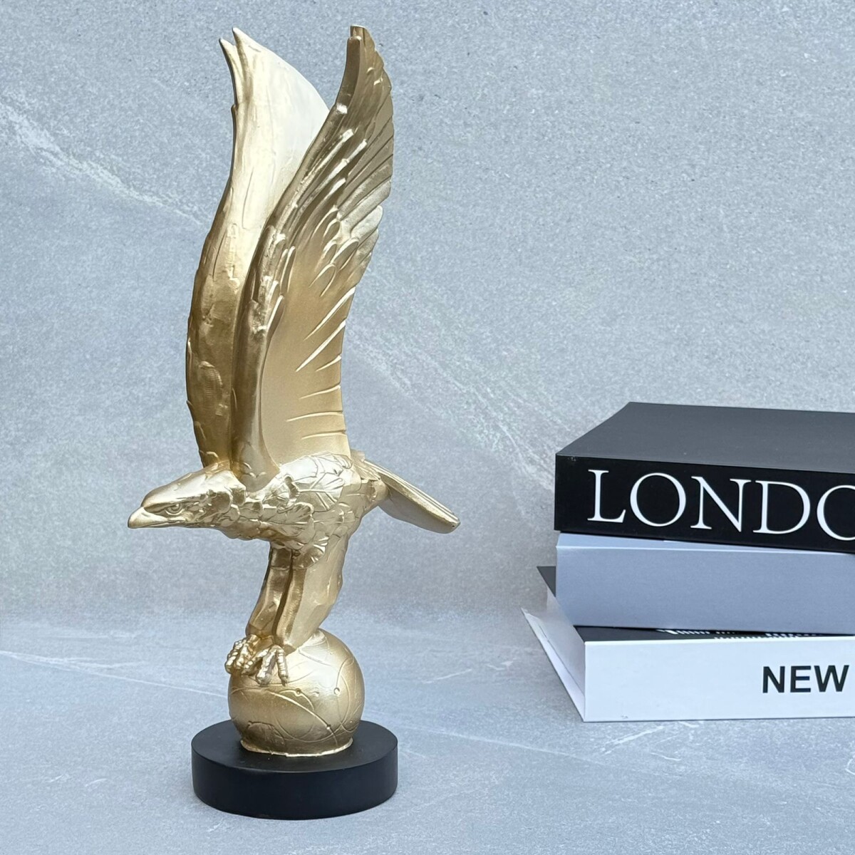 Aguila Decorativa En Resina 17.4cm x 12cm x 33.5cm 