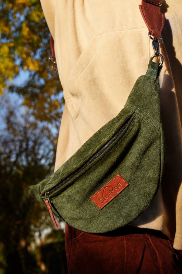 Leather Fanny Pack Gamuza Verde Musgo