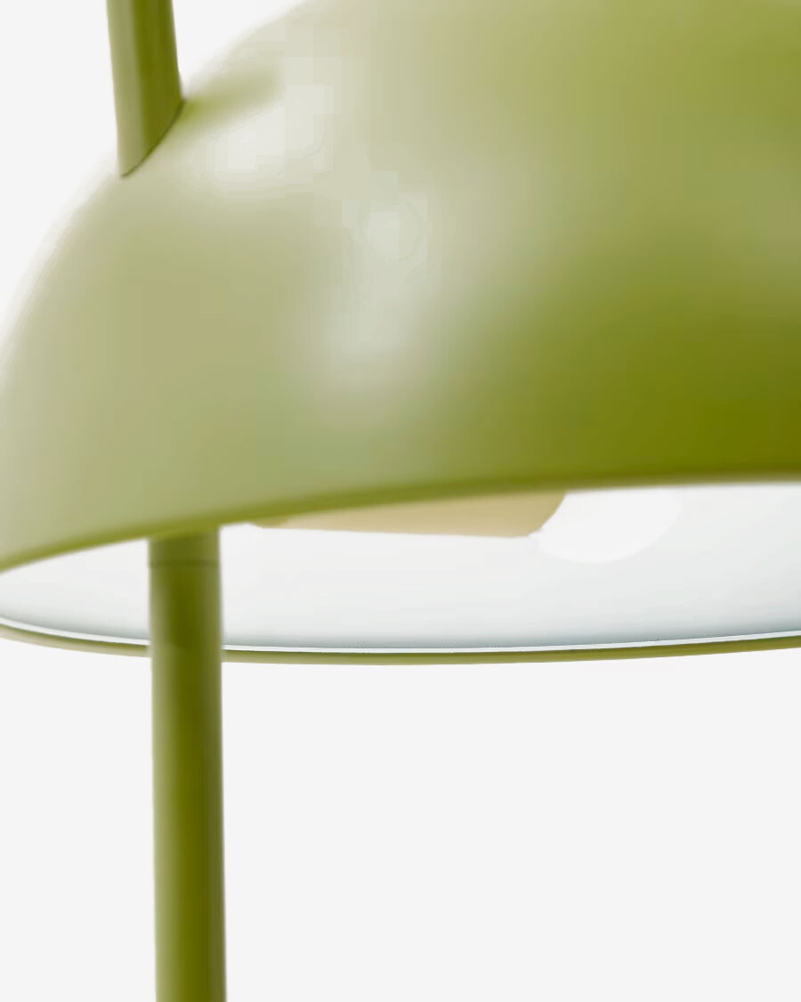 Lámpara de pie Catlar de madera de fresno y metal con acabado pintado verde
