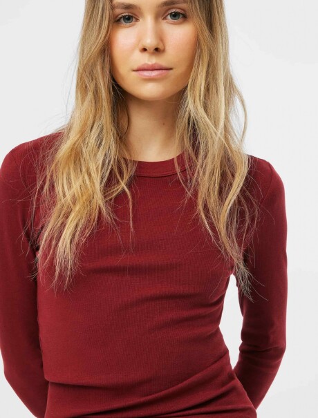 CAMISETA BÁSICA EN TELA ACANALADA BORDEAUX