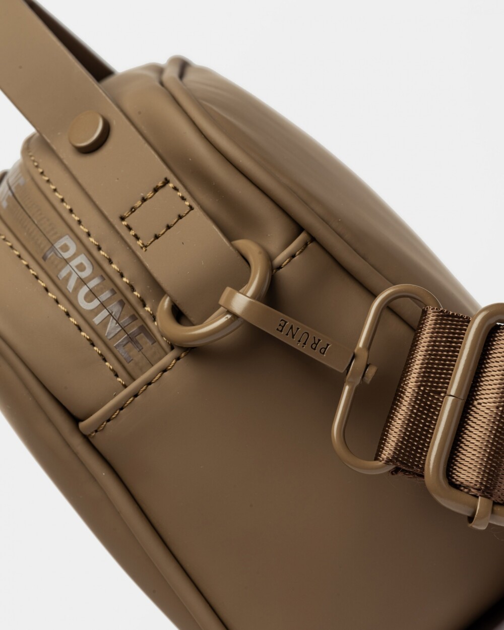 Mini Bag Rubber en Efecto Rubber Matte Vison
