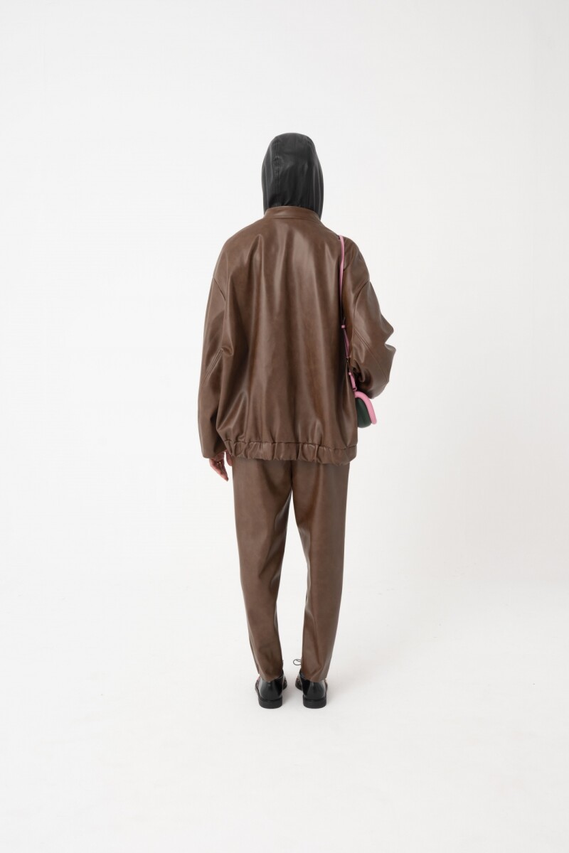 Pantalón slim fit Marron