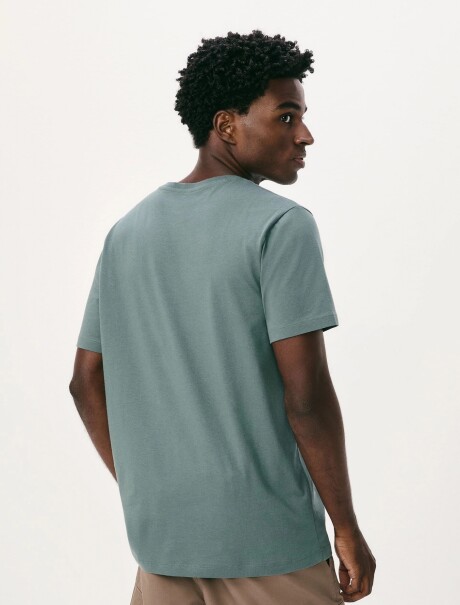 CAMISETA BÁSICA WORLD CON BORDADO VERDE