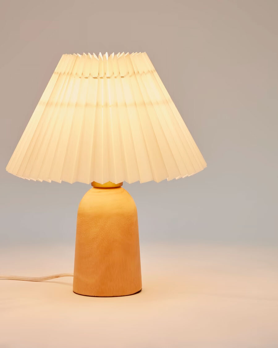 Lámpara de mesa Benicarlo de madera con acabado natural y beige Lámpara de mesa Benicarlo de madera con acabado natural y beige