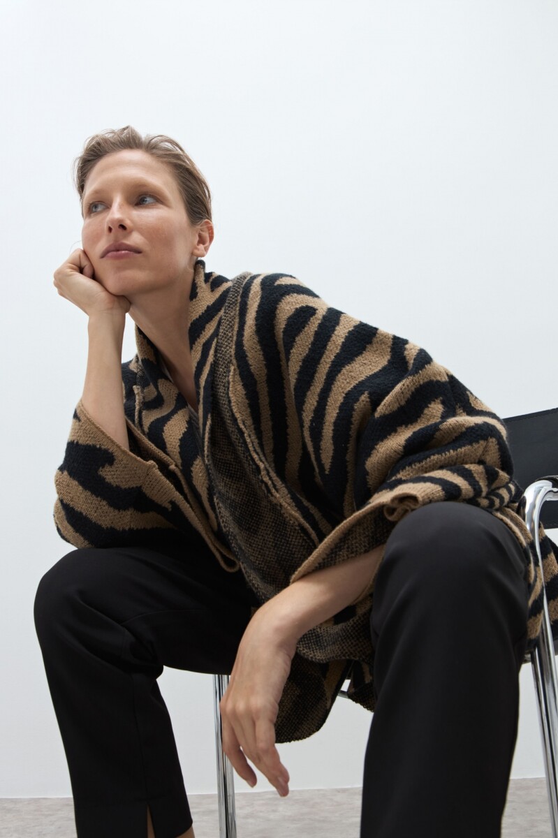 Ruana jacquard zebra - negro 