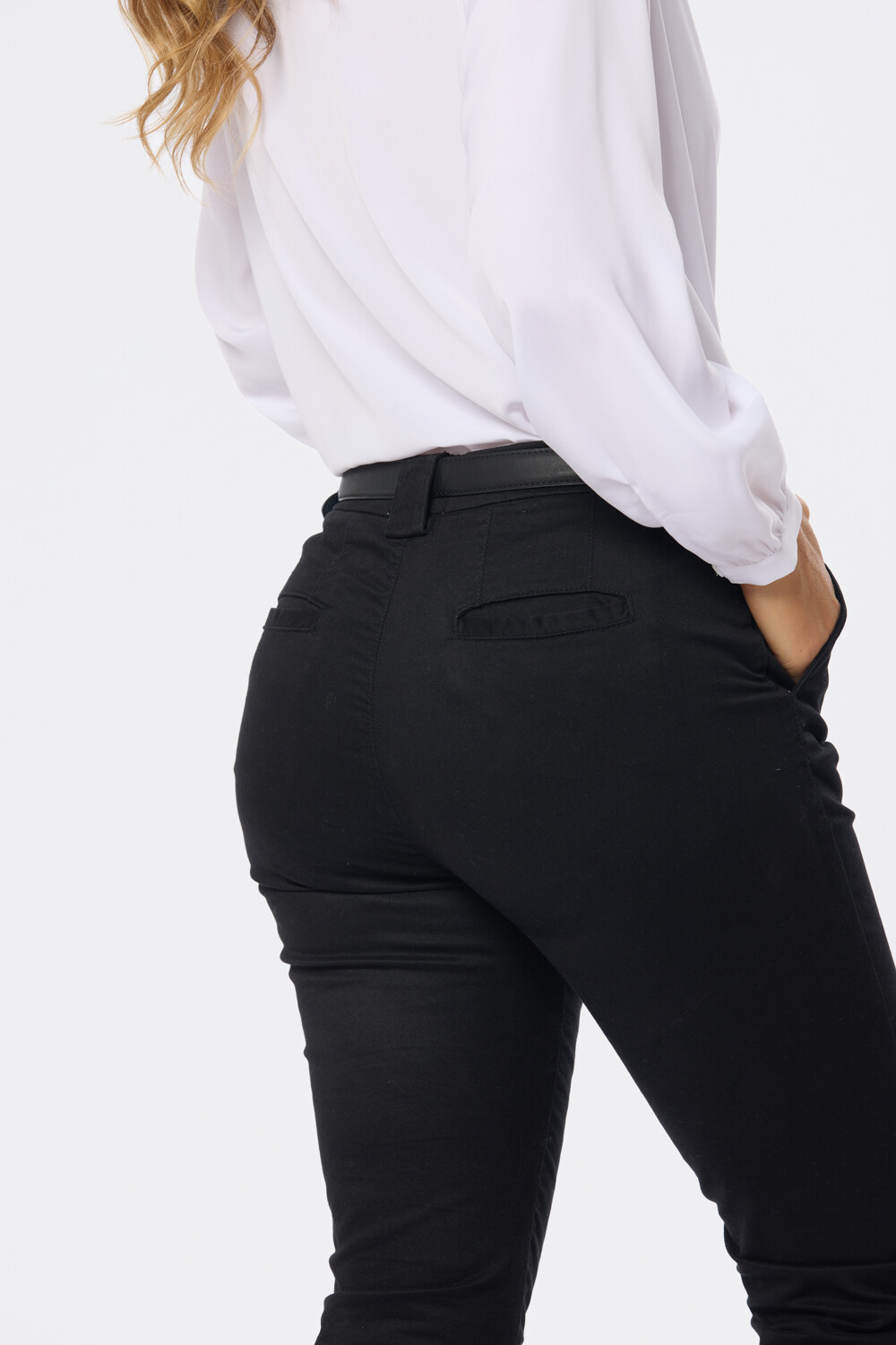 PANTALÓN SKINNY DE GABARDINA Negro