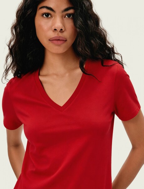 CAMISETA BÁSICA CUELLO EN V ROJO