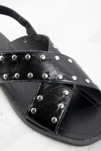 Sandalia Tachas Cuero Negro