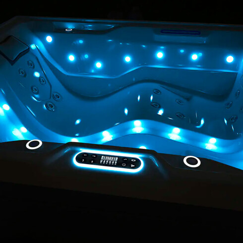 HIDROMASAJE EXTERIOR PARA 3 PERSONAS 2.12X1.57X80 INCLUYE CALENTADOR, PARLANTES CON BLUETOOTH, COBERTOR Y ESCALERA AQUALIA 000