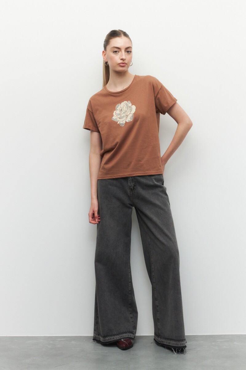 REMERA DIMIS Marrón Corteza