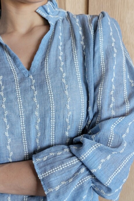Blusa Copenhague Broderie Celeste