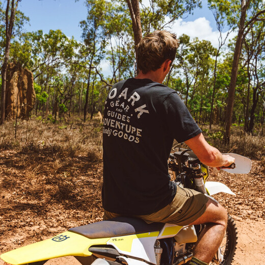 Remera Roark Gear & Guides - Negro Remera Roark Gear & Guides - Negro