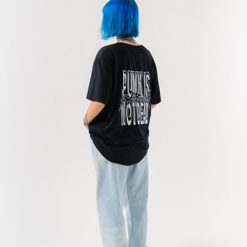 REMERA PUNK IS NOT DEAD REMERA PUNK IS NOT DEAD
