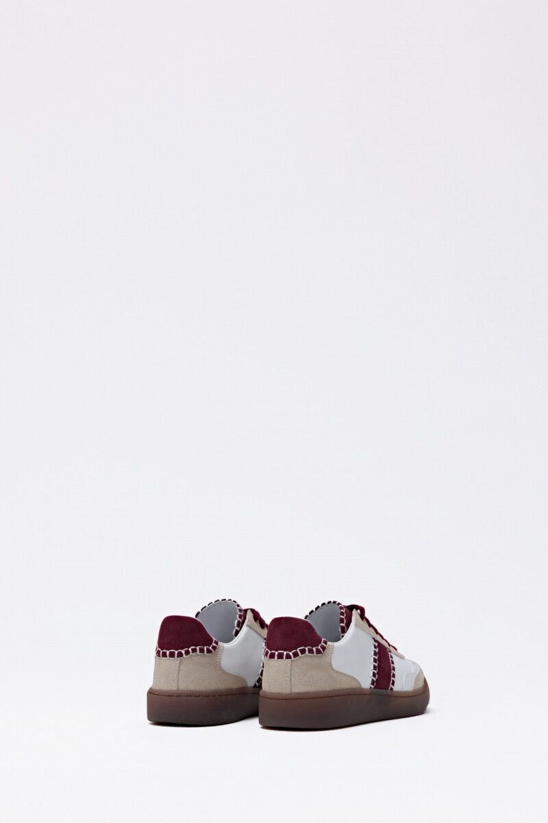 Zapatilla con bordado beige