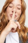 ANILLO EN ALEACIÓN DE METALES BAÑADO EN PLATA DE LEY CON CRISTAL NEGRO Anillo