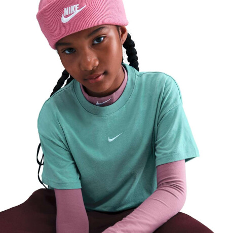 Remera Nike Sportswear Essential de Niña Multicolor