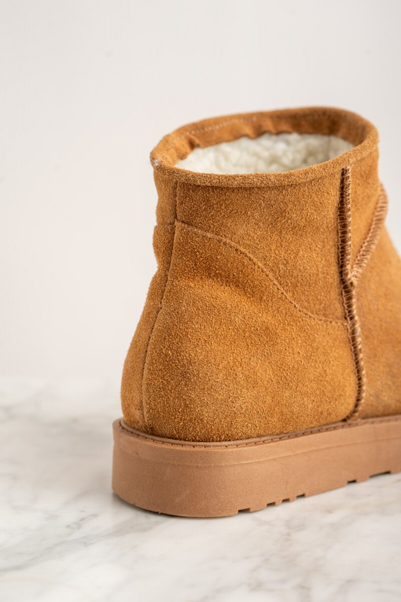 Bota Gamuza Con Corderito Camel