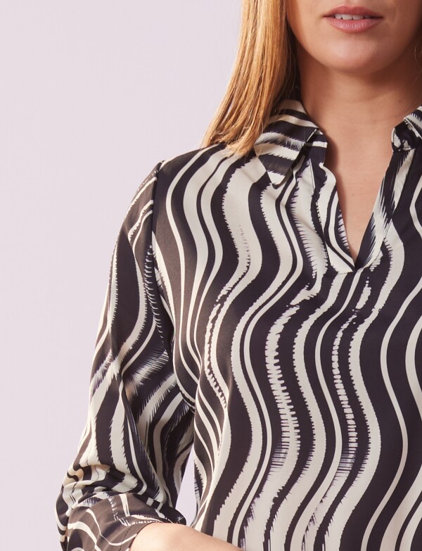 Blusa Cuello Camisa Printed NEGRO/CRUDO