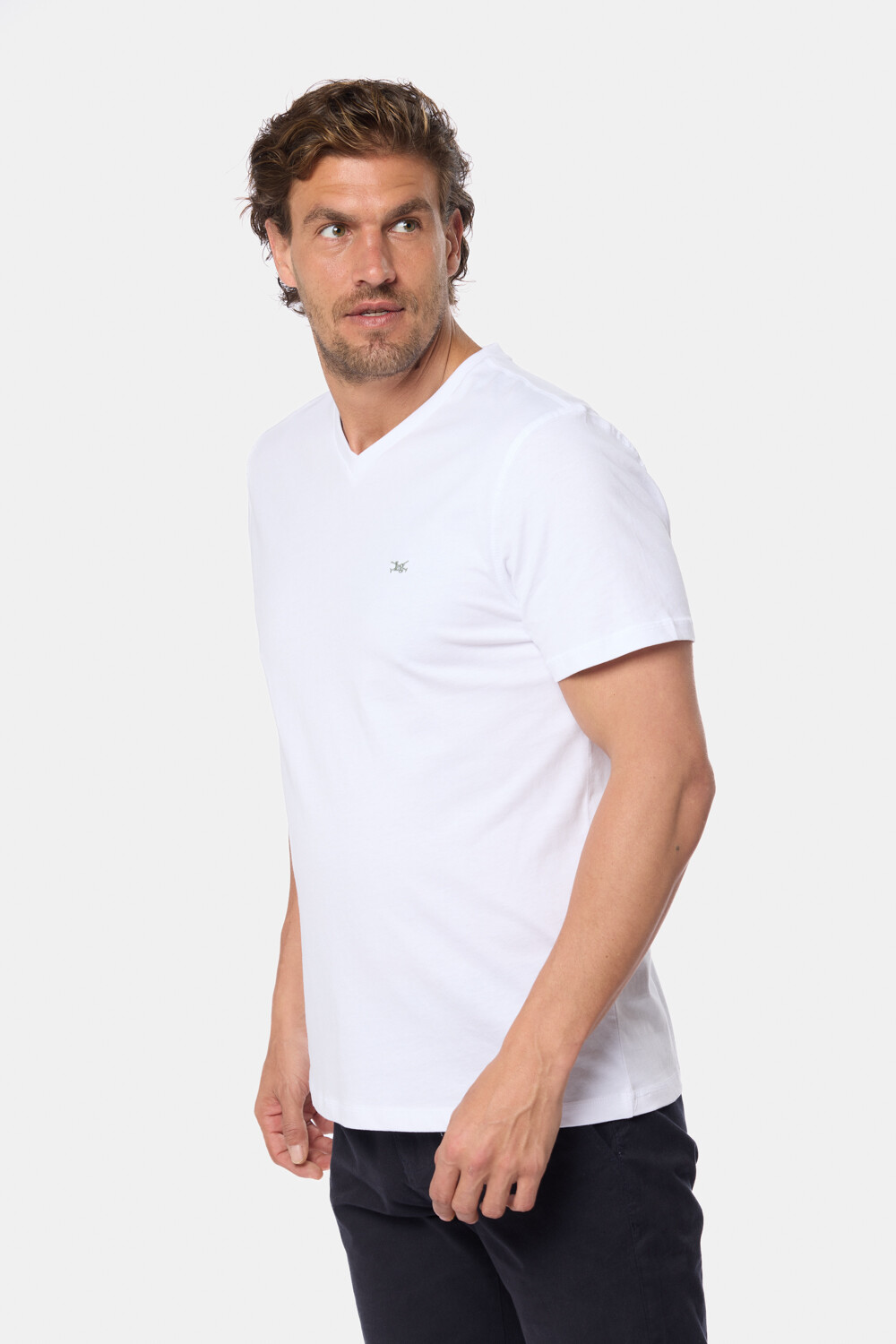 REMERA LISA ESCOTE V Blanco
